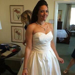 Elegant Strapless White Wedding Dress